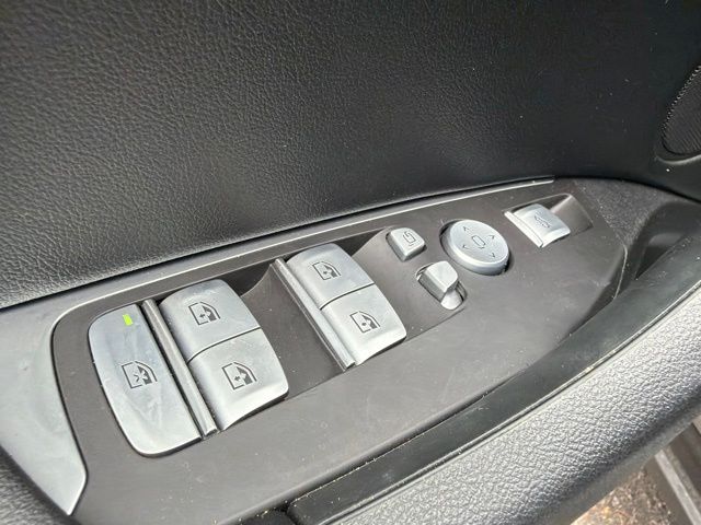 Used 2024 Gray BMW xDrive30i image 12