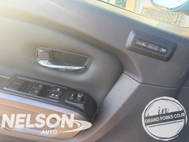 2024 Nissan Titan PRO-4X Crew Cab 4WD