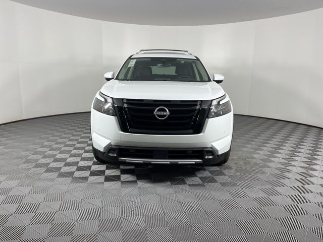 2025 Everest White Pearl Tricoat Nissan Pathfinder Platinum 4X4 SUV