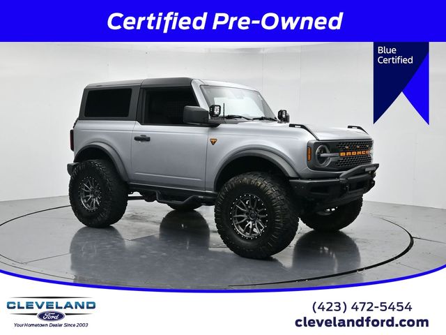 Iconic Silver Metallic 2023 Ford Bronco Badlands Advanced 2-Door 4WD SUV / Crossover Four-Wheel Drive 7-Speed Manual