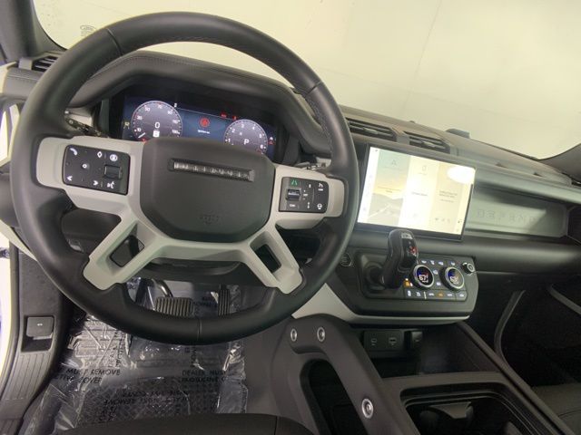 2024 Land Rover Defender 110 SE 43