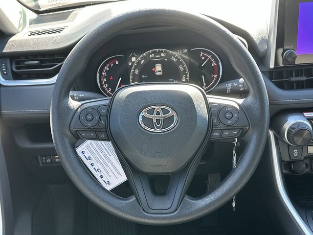 2025 Toyota RAV4 LE 8