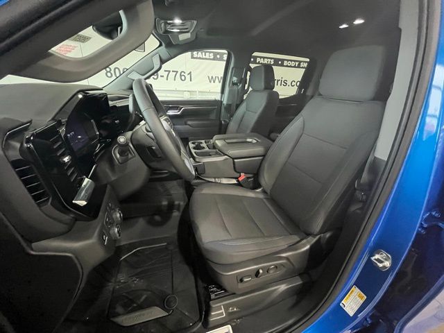 2025 Chevrolet Silverado 1500 LT photo