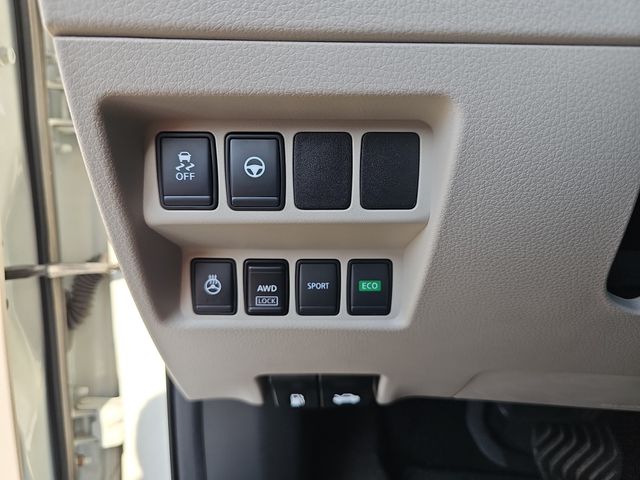 Certified Used 2020 White Nissan SL image 29