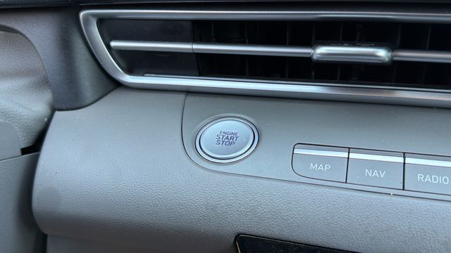 Used 2025 Gray Hyundai SEL Convenience image 29