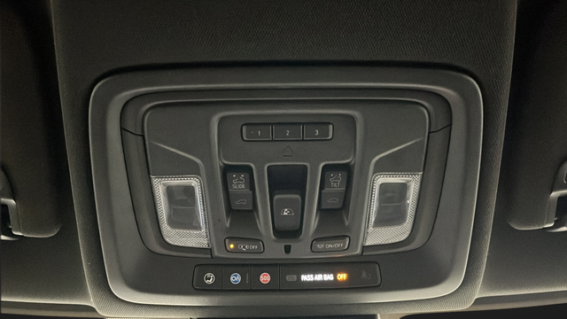 Used 2022 Iridescent Pearl Tricoat Chevrolet High Country image 35
