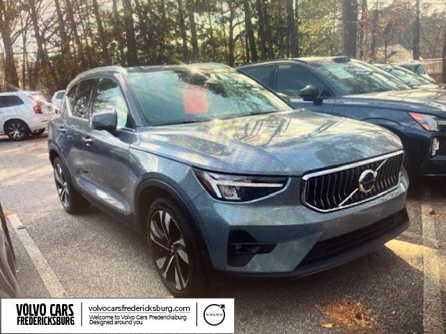 2023 Volvo XC40 B5 Ultimate Bright Theme AWD
