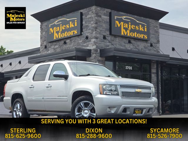Sheer Silver Metallic 2011 Chevrolet Avalanche Pickup Truck Four-Wheel Drive 6-Speed Automatic
