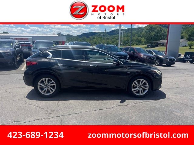 Pearlescent Black 2018 INFINITI QX30 Luxury FWD SUV / Crossover Front-Wheel Drive 7-Speed Automatic