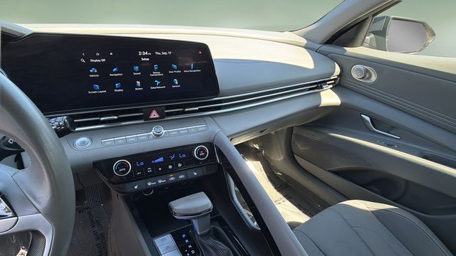 Used 2025 Gray Hyundai SEL Convenience image 25