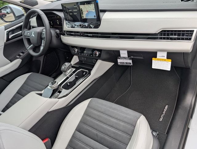 New 2025 White Mitsubishi SE image 30