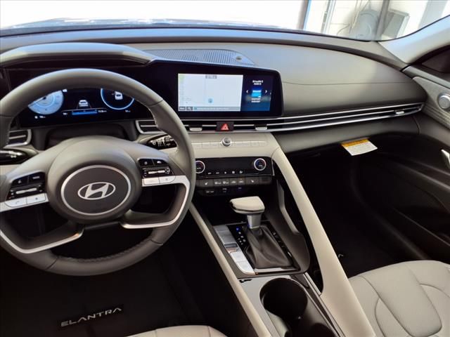 2025 Hyundai Elantra Limited photo