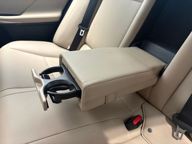 Used 2017  Lexus 300 image 24