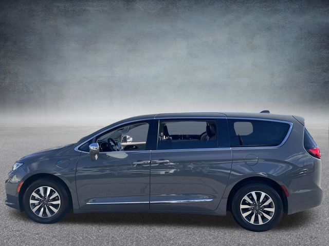 2022 Chrysler Pacifica Hybrid Limited 13