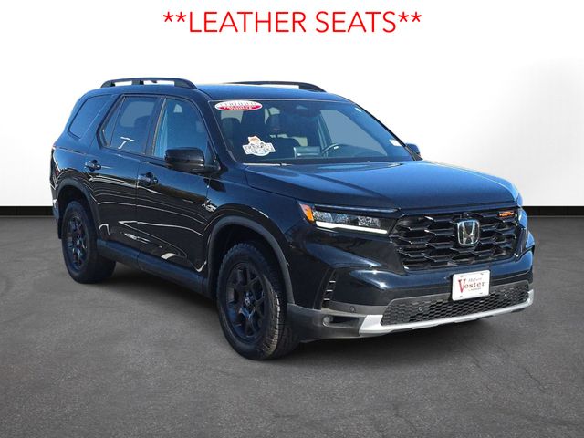 2025 Honda Pilot TrailSport photo 3