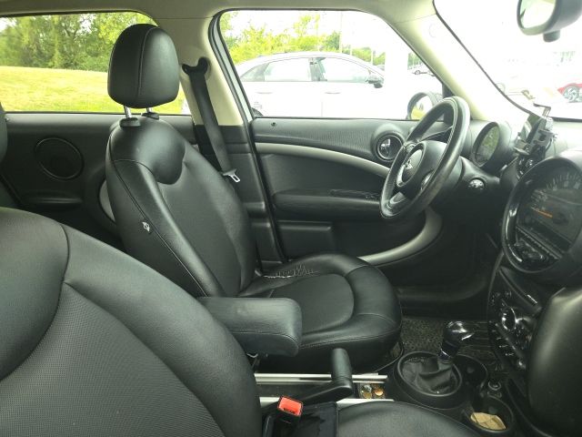 Used 2015 White MINI Base image 4