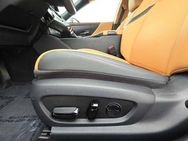 2025 Lexus ES 350:46335A1