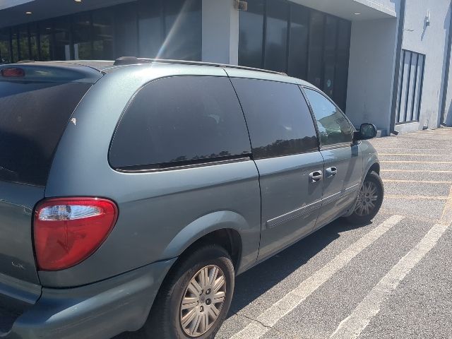 2005 Chrysler Town & Country LX