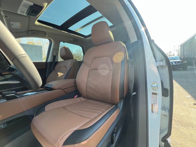 2025 Everest White Pearl Tricoat Nissan Pathfinder Platinum 4X4 SUV