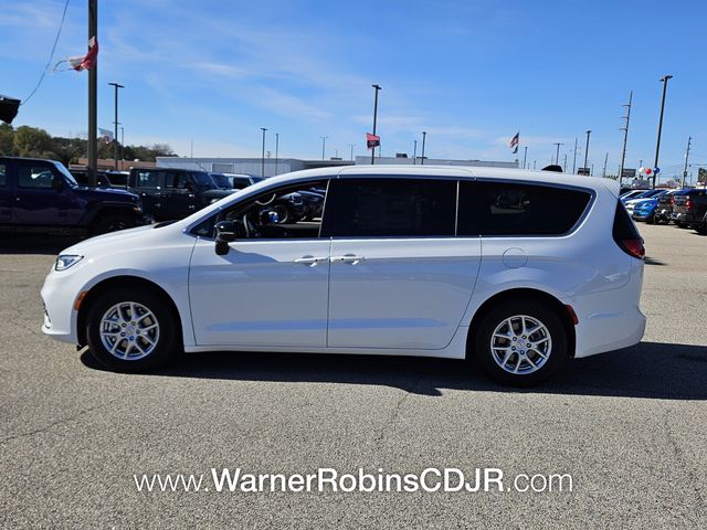 New 2026 White Chrysler Select image 4