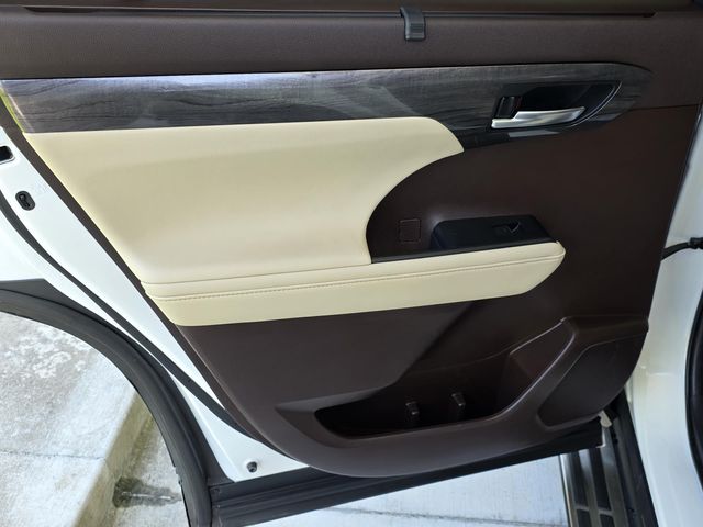 Used 2021 Toyota Highlander SUV