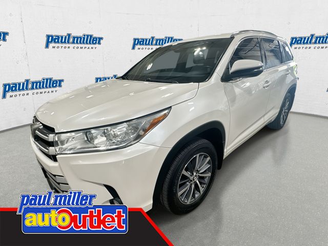 White (Blizzard Pearl) 2017 Toyota Highlander SUV / Crossover All-Wheel Drive 8-Speed Automatic