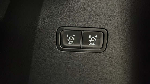 Used 2025 Phantom Black Hyundai Limited image 29