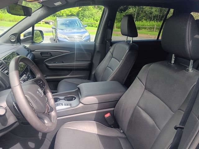 Used 2025 Honda Passport SUV