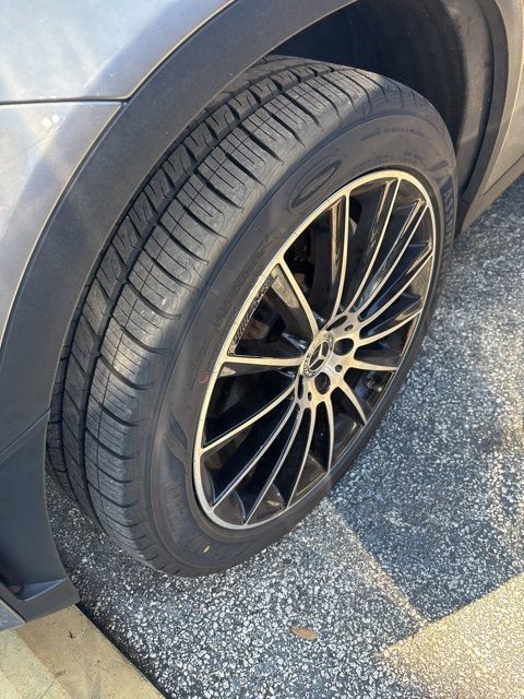 Cirrus Silver Metallic 2022 Mercedes-Benz GLC 300 SUV RWD SUV / Crossover Rear-Wheel Drive 9-Speed Automatic