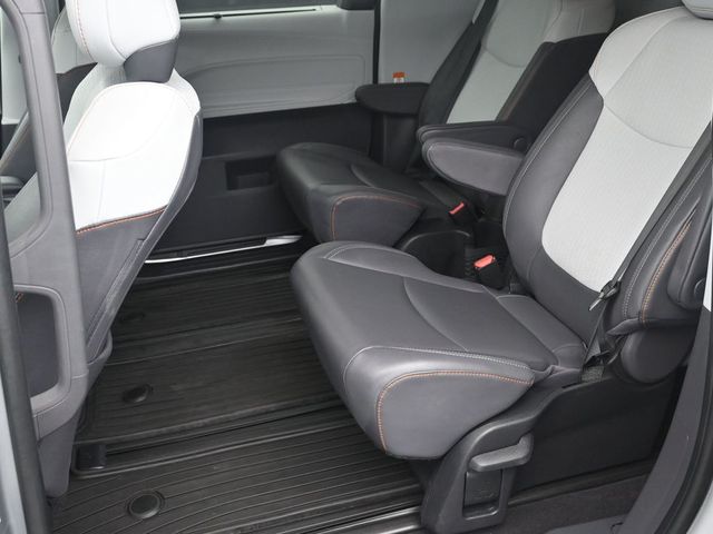 2022 Toyota Sienna XSE 16