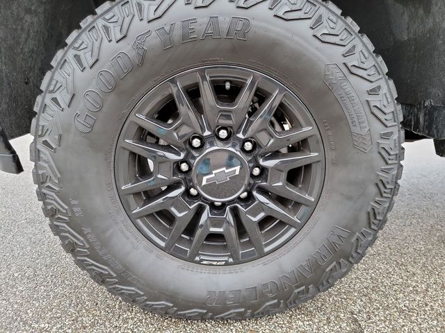 Used 2024 Black Chevrolet ZR2 image 21