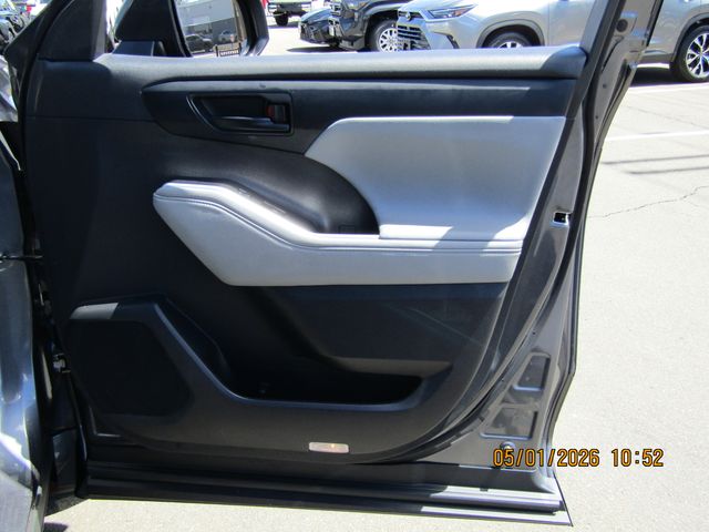used 2023 Toyota Highlander car, priced at $33,999