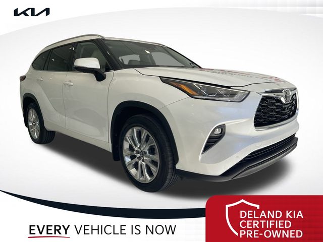 2023 Toyota Highlander Limited's photo
