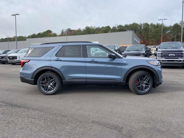 2025 Ford Explorer ST-Line 2