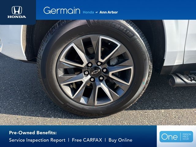 Used 2024 Summit White Chevrolet Z71 image 3