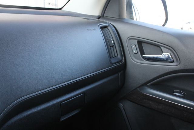 Used 2018 White GMC SLT image 19