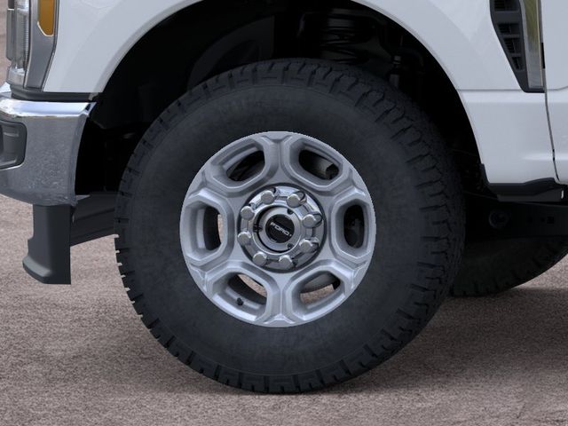 New 2026 Oxford White Ford XLT image 19