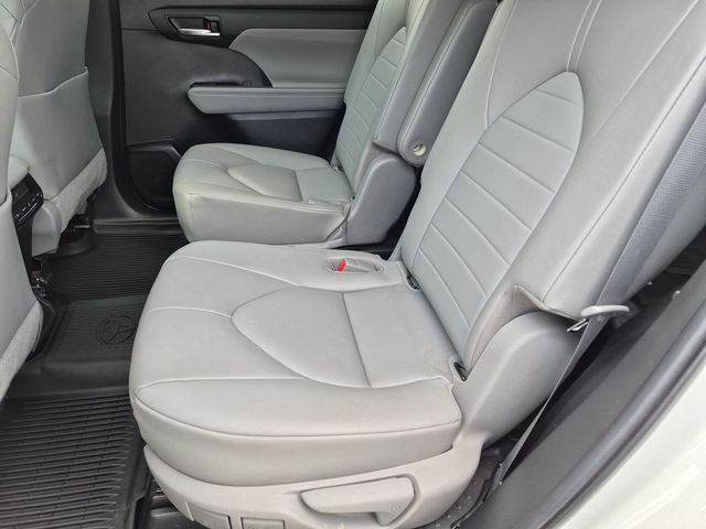 2023 Toyota Highlander - Image 26