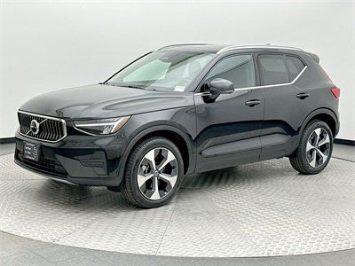 2025 Volvo XC40 B5 Core Bright Theme AWD