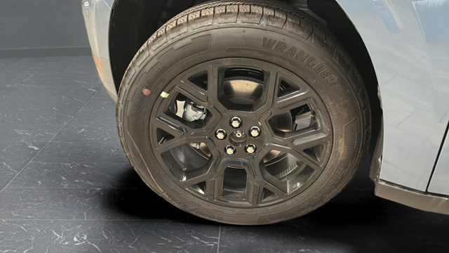 New 2026 Azure Gray Metallic Ford XLT image 33