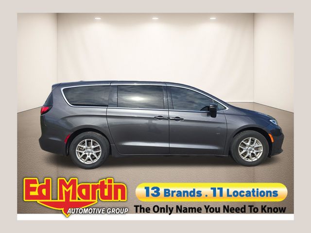 Crystal Metallic 2023 Chrysler Pacifica Minivan Front-Wheel Drive 9-Speed Automatic