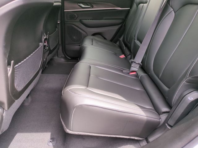 new 2026 Jeep Grand Cherokee car, priced at $42,650
