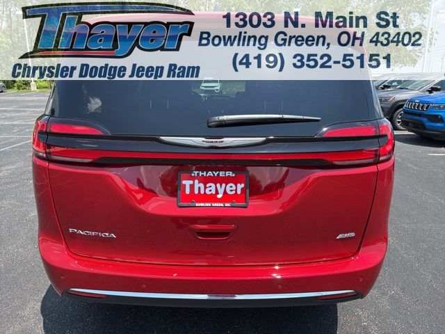 New 2025 Chrysler Pacifica Select 4D Passenger Van