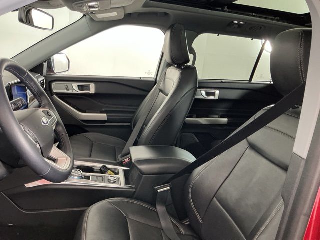 Used 2022 Red Ford Limited image 17
