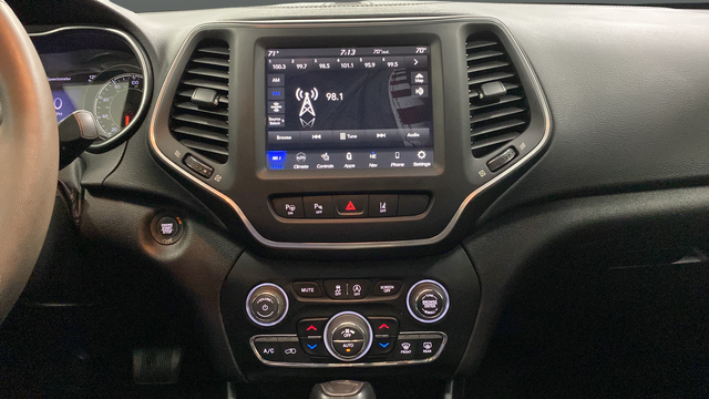Used 2023 Diamond Black Crystal Pearlcoat Jeep Altitude image 13