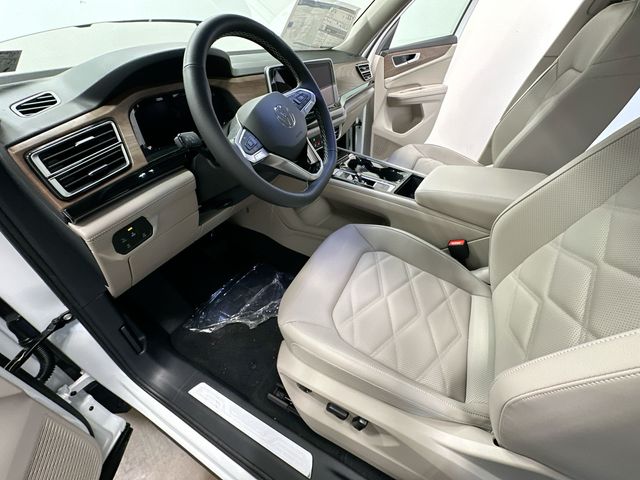 2026 Volkswagen Atlas 2.0T SE w/Technology White/off-white at Subaru and VW of Moon Township