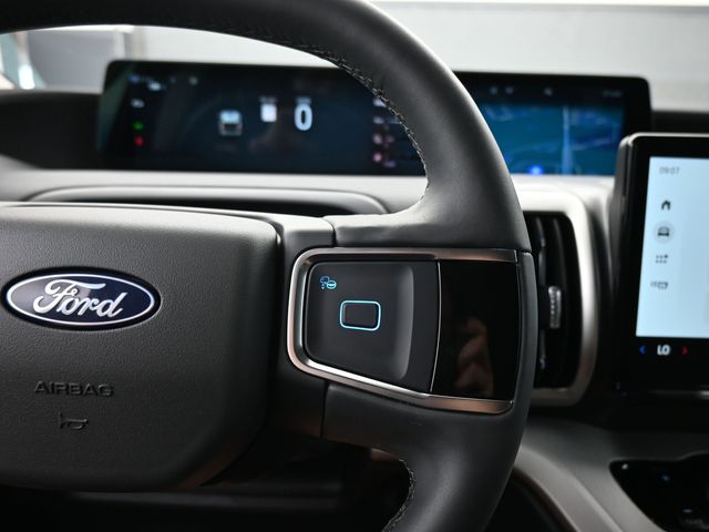 2025 Ford Expedition  photo