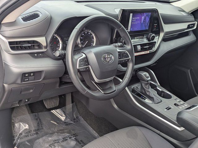 2025 Toyota Highlander LE - Photo 18