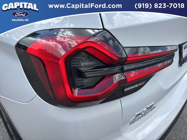 Used 2023 White BMW sDrive30i image 15