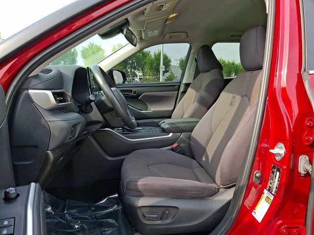 2024 Toyota Highlander LE - Photo 14